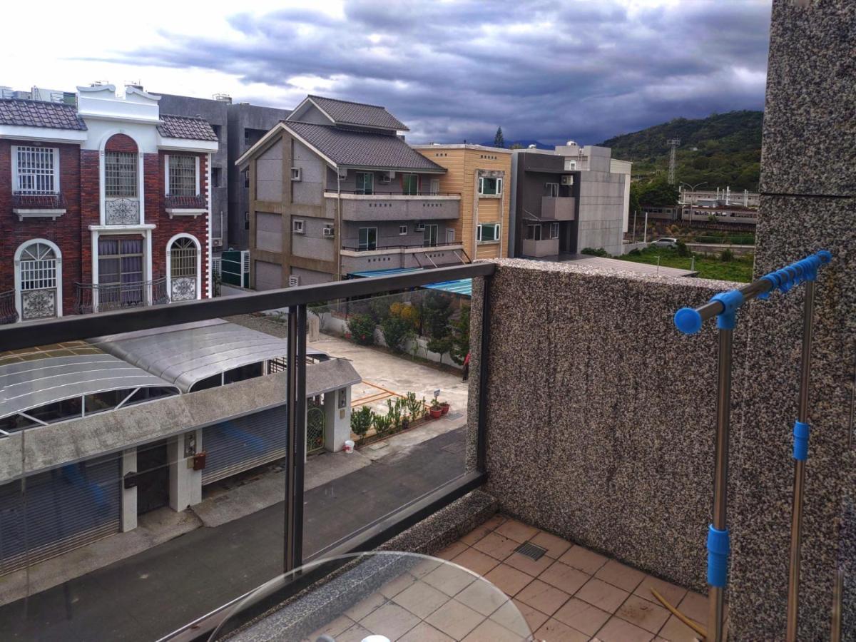 Railway Traveler B&B T'ai-tung Exterior foto