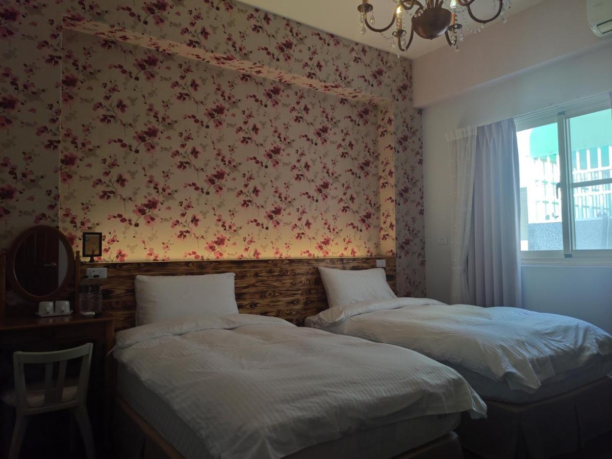 Railway Traveler B&B T'ai-tung Exterior foto